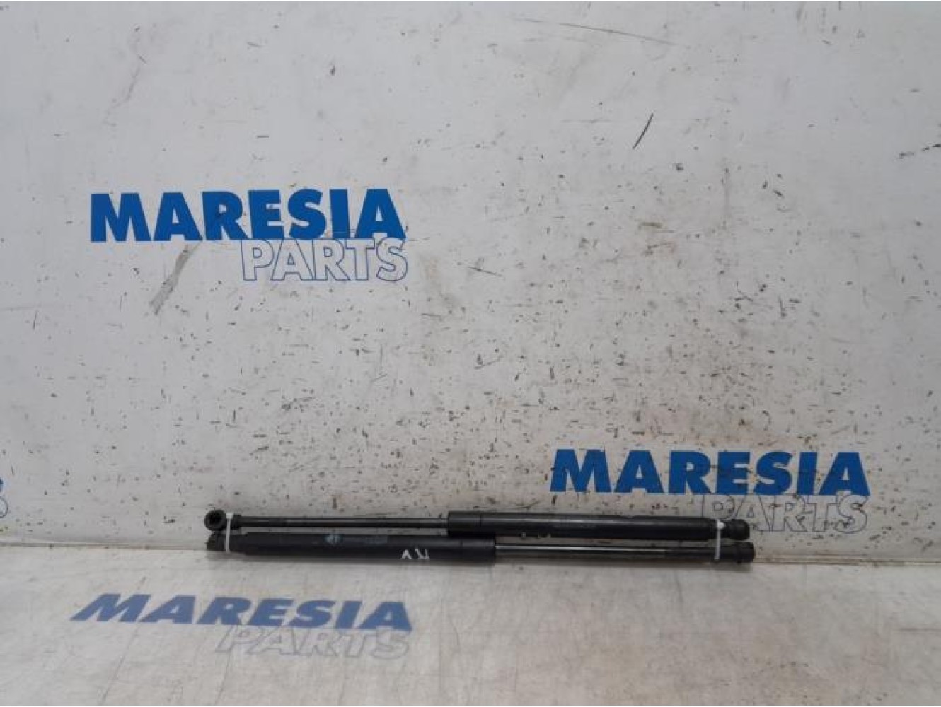Alfa Romeo - Giulietta - Set of bonnet gas struts