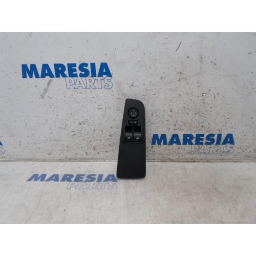 Fiat - Punto Grande - Multi-functional window switch