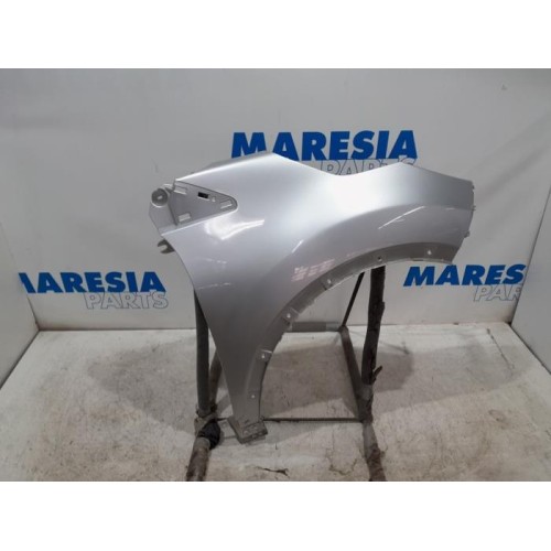 Renault - Captur - Front wing, right