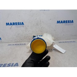 Citroen - DS4 - Front windscreen washer reservoir