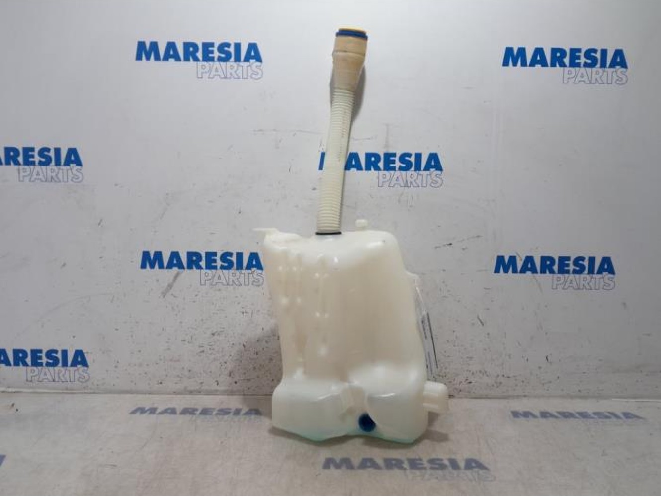 Citroen - DS4 - Front windscreen washer reservoir