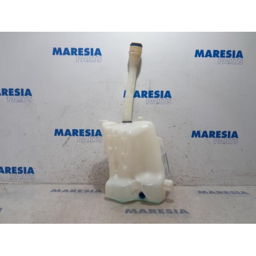 Citroen - DS4 - Front windscreen washer reservoir
