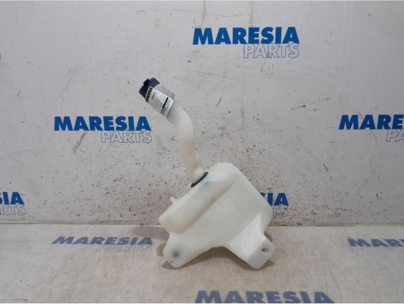 Fiat - Punto Grande - Front windscreen washer reservoir