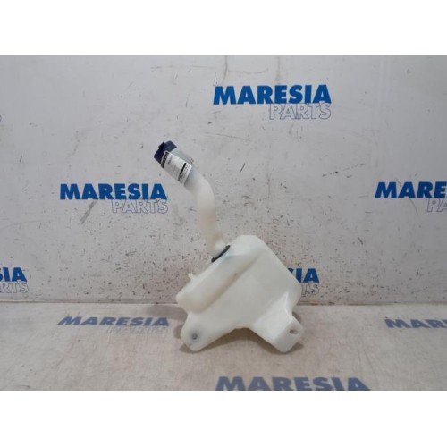 Fiat - Punto Grande - Front windscreen washer reservoir