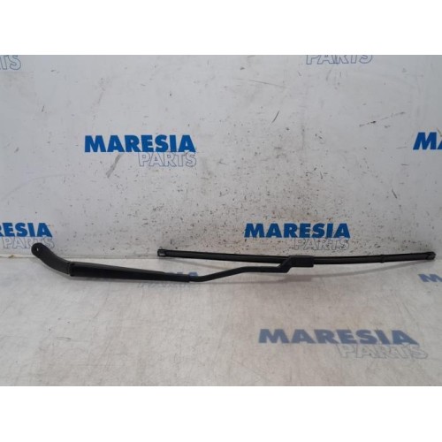 Citroen - DS4 - Front wiper arm