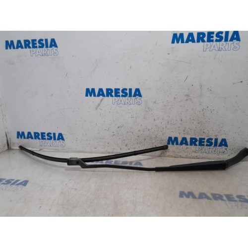 Citroen - DS4 - Front wiper arm