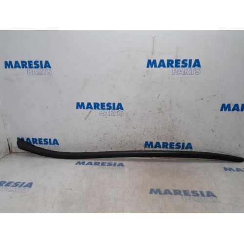 Citroen - DS4 - Frontscreen frame