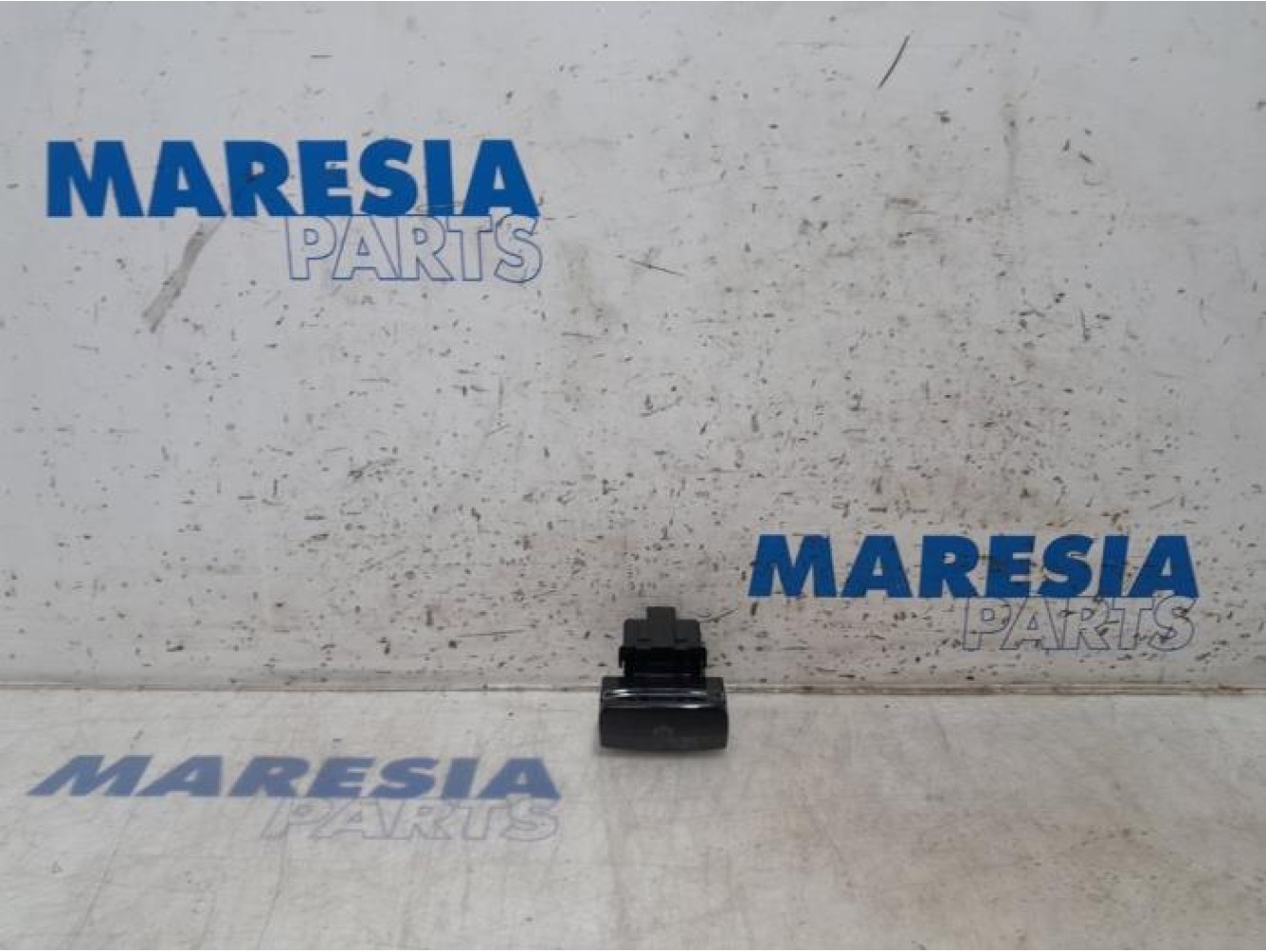 Citroen - DS4 - Parking brake switch