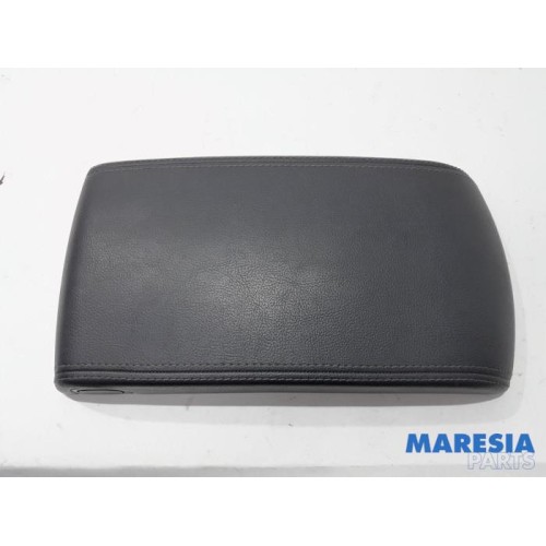 Peugeot - 508 - Armrest