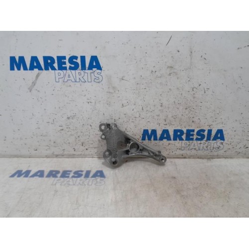 Citroen - DS4 - Support pompe clim