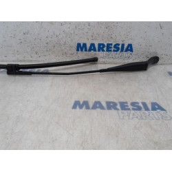 Peugeot - 207 - Front wiper arm