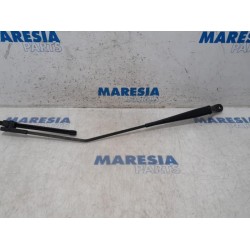 Peugeot - 207 - Front wiper arm