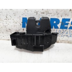 Peugeot - 207 - Tailgate lock mechanism