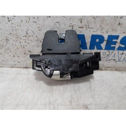 Peugeot - 207 - Tailgate lock mechanism