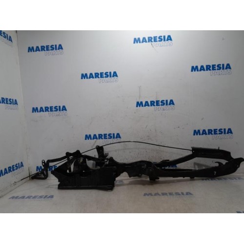 Peugeot - 307 - Tailgate hinge