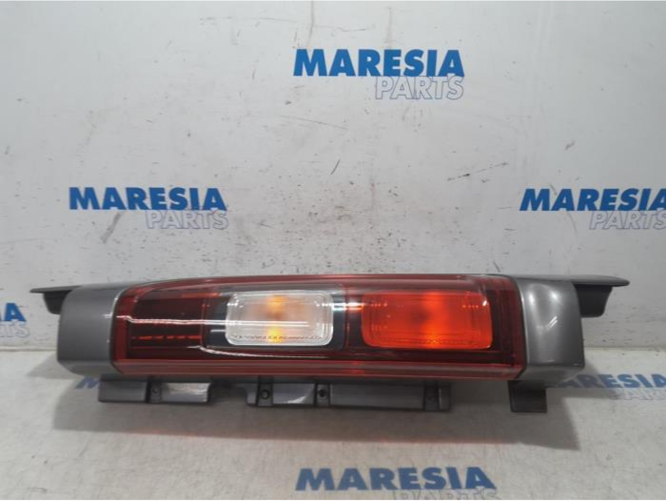 Opel - Vivaro - Taillight, right