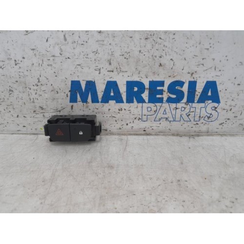 Opel - Vivaro - Panic lighting switch