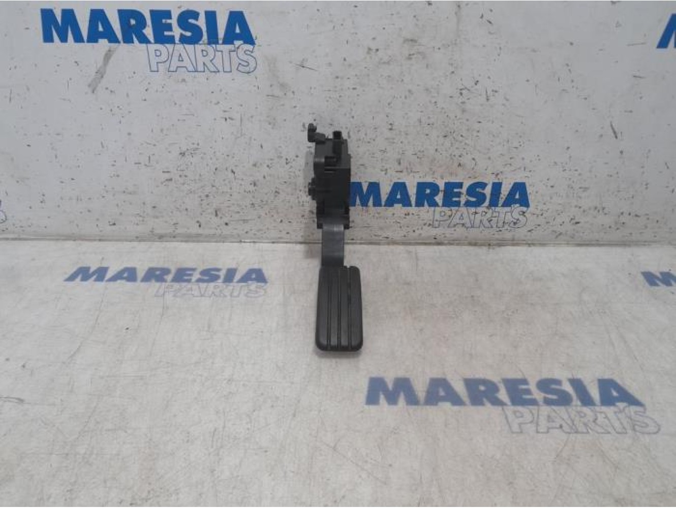 Opel - Vivaro - Throttle pedal position sensor