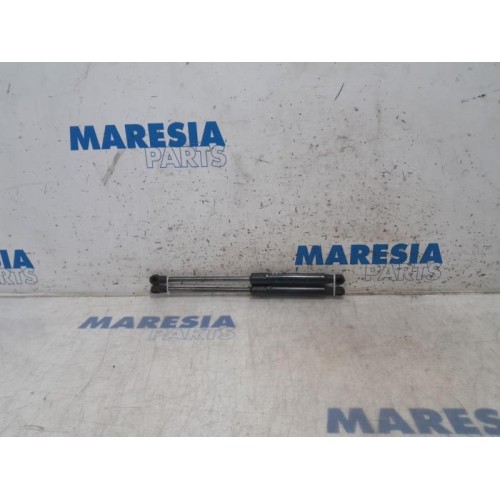 Opel - Vivaro - Set of bonnet gas struts