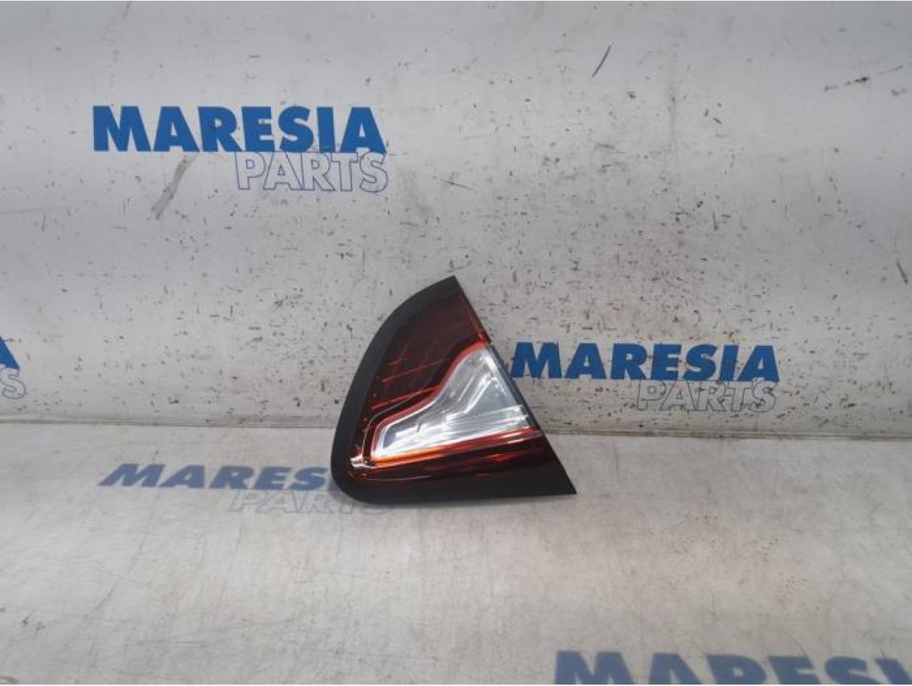 Renault - Captur - Tailgate reflector, left