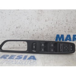 Renault - Captur - Multi-functional window switch