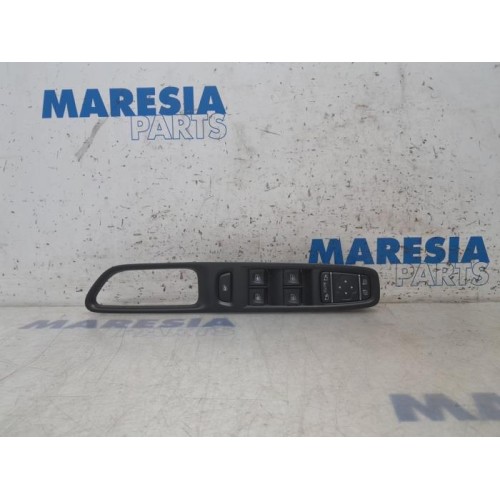 Renault - Captur - Multi-functional window switch