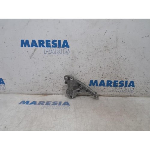 Peugeot - 207 - Support pompe clim