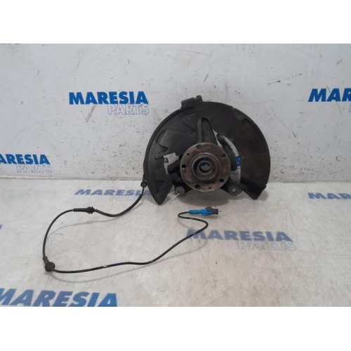 Citroen - C5 - Fusee links-voor