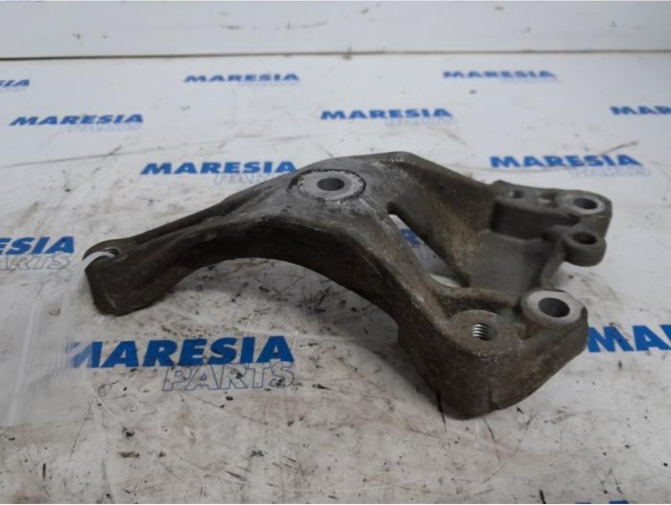 Citroen - C5 - Air conditioning bracket