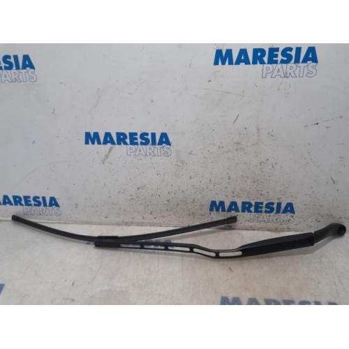 Citroen - C5 - Front wiper arm