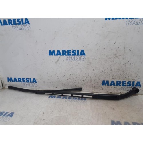 Citroen - C5 - Front wiper arm