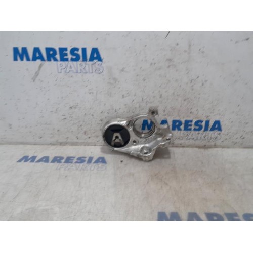 Peugeot - 308 - Engine mount