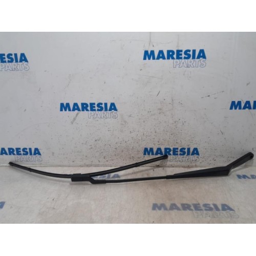 Peugeot - 308 - Front wiper arm