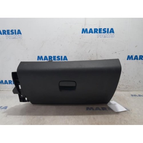 Opel - Vivaro - Glovebox