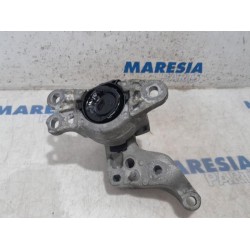Opel - Vivaro - Engine mount