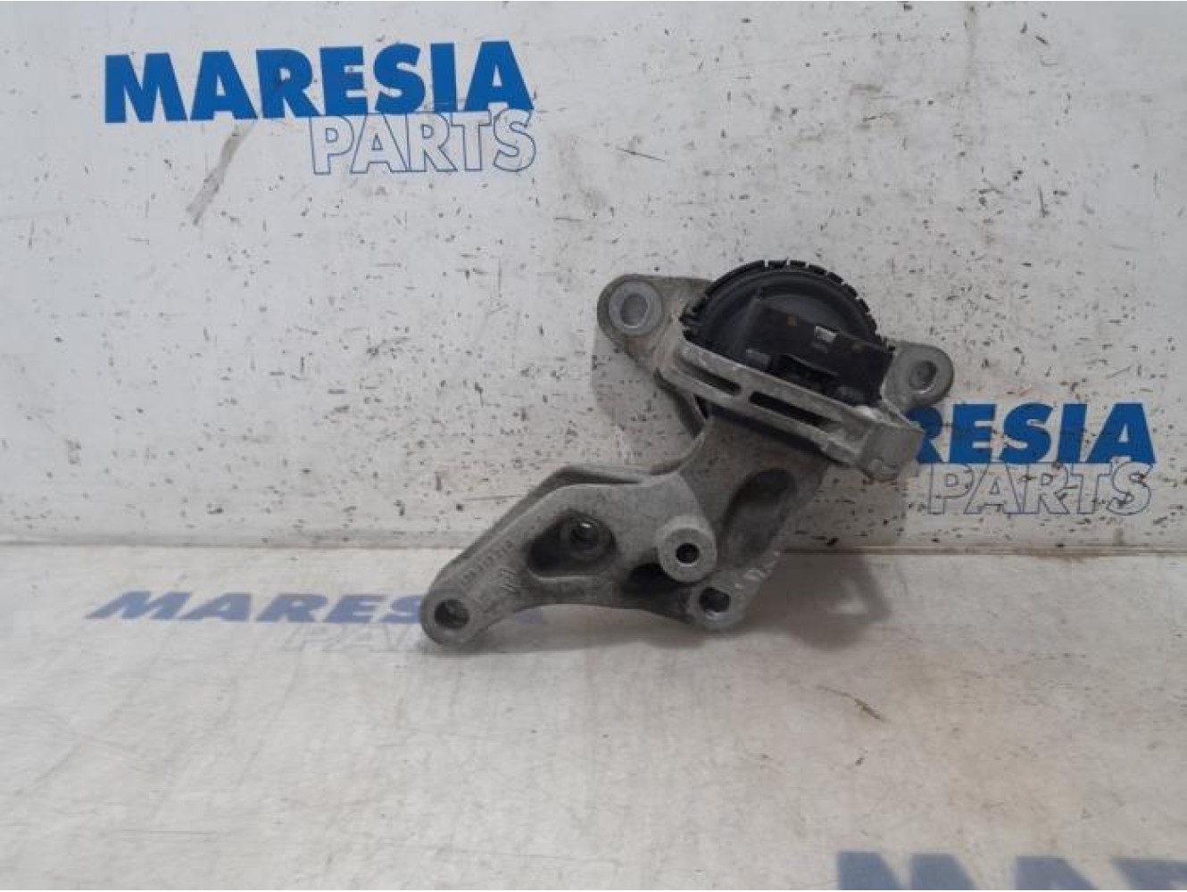 Opel - Vivaro - Engine mount