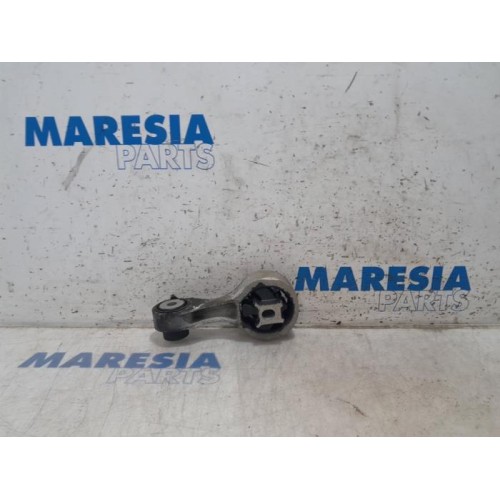 Opel - Vivaro - Engine mount