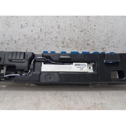 Renault - Captur - Support pare-chocs arrière centre