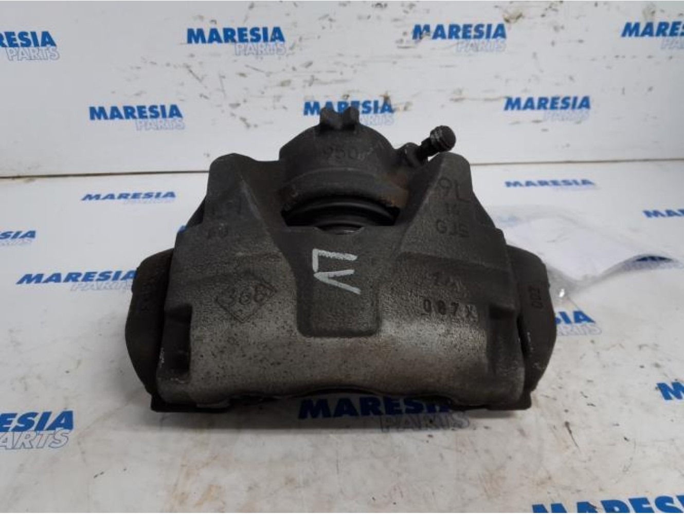 Renault - Captur - Front brake calliper, left