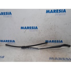 Renault - Captur - Front wiper arm