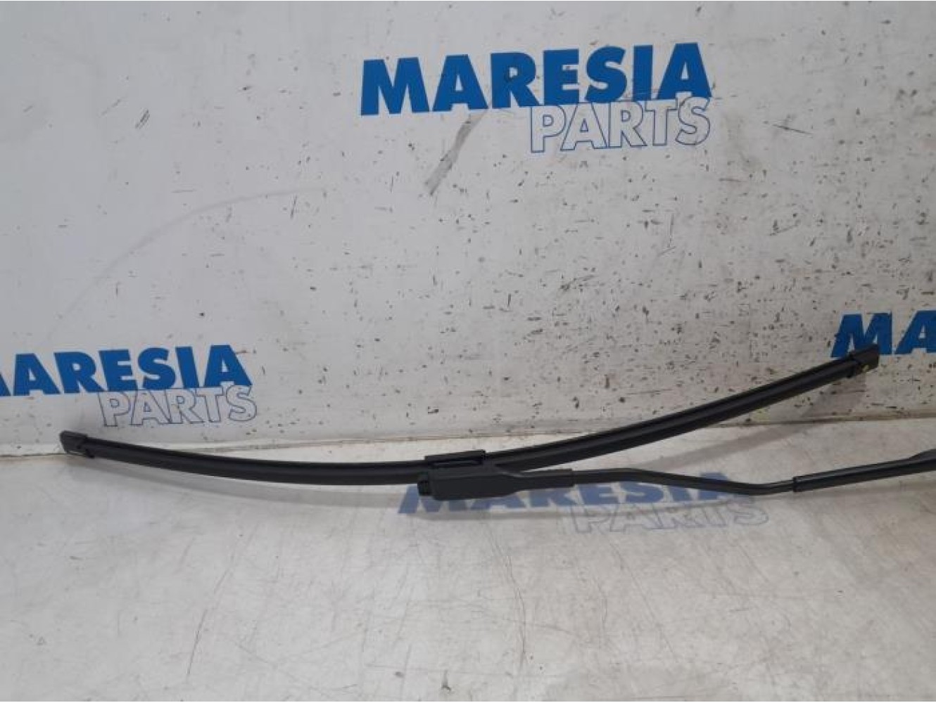 Renault - Captur - Front wiper arm