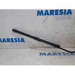 Renault - Captur - Front wiper arm