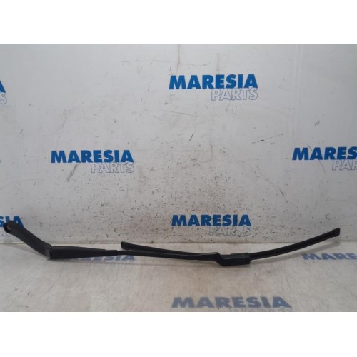 Opel - Vivaro - Front wiper arm