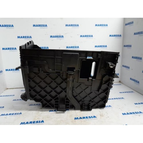 Opel - Vivaro - Battery box