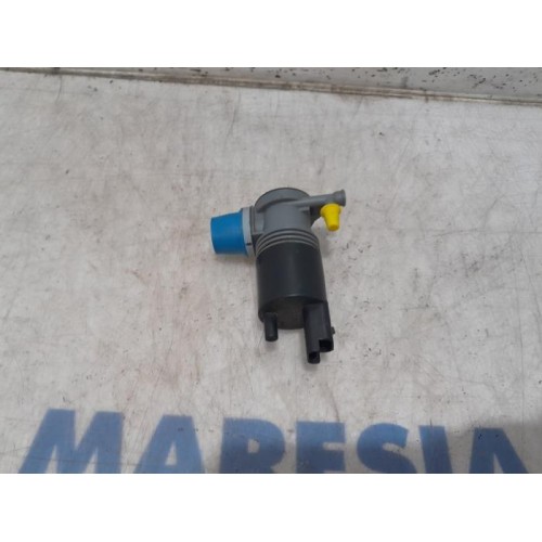 Opel - Vivaro - Windscreen washer pump
