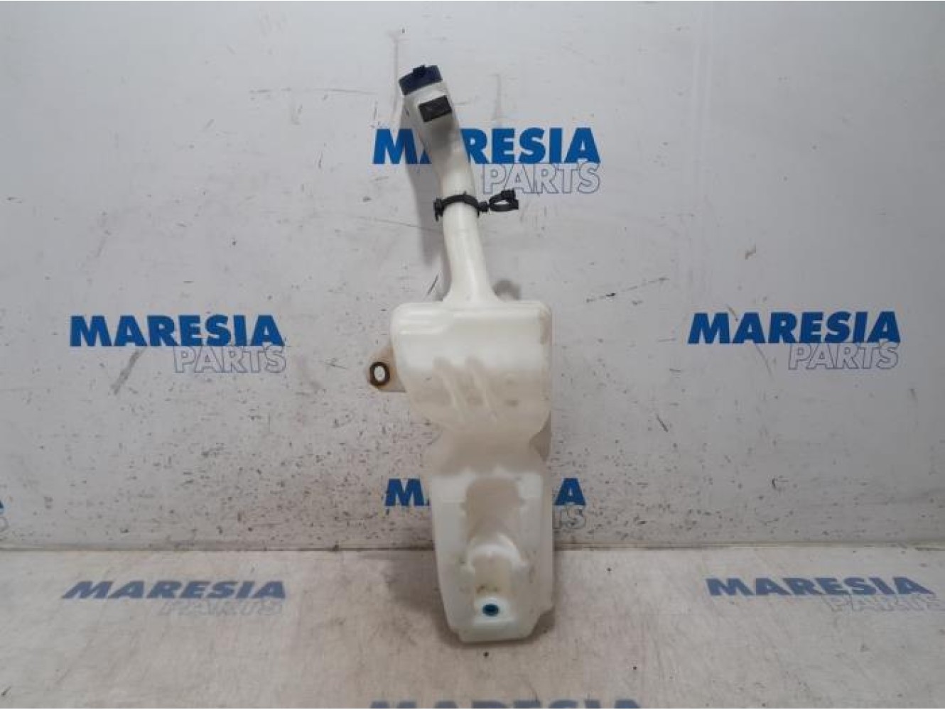 Fiat - 500 - Front windscreen washer reservoir