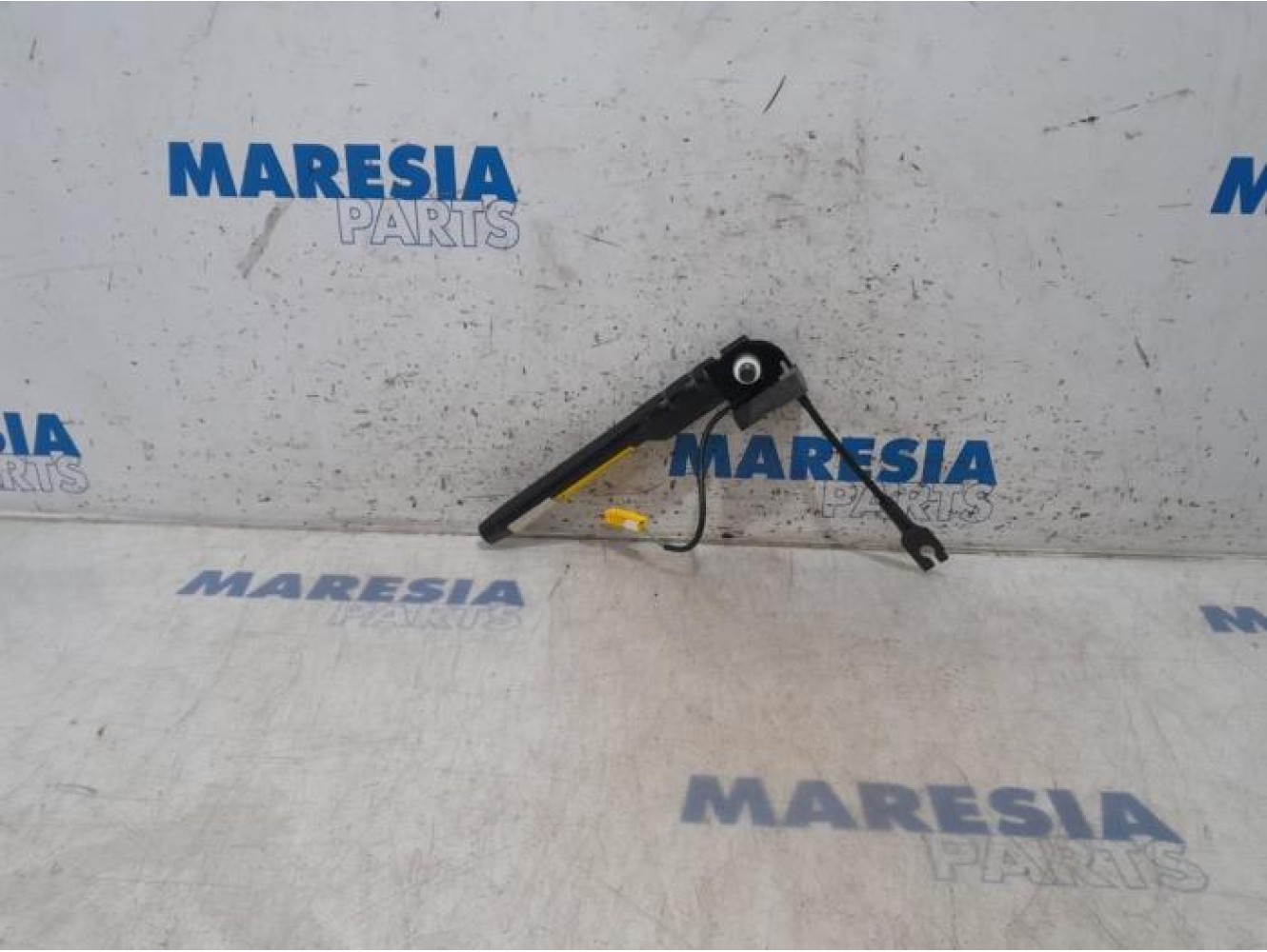Fiat - 500 - Seatbelt tensioner, right