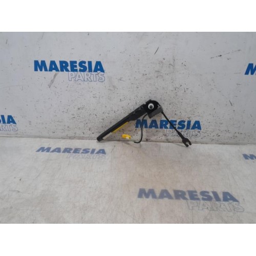 Fiat - 500 - Seatbelt tensioner, right