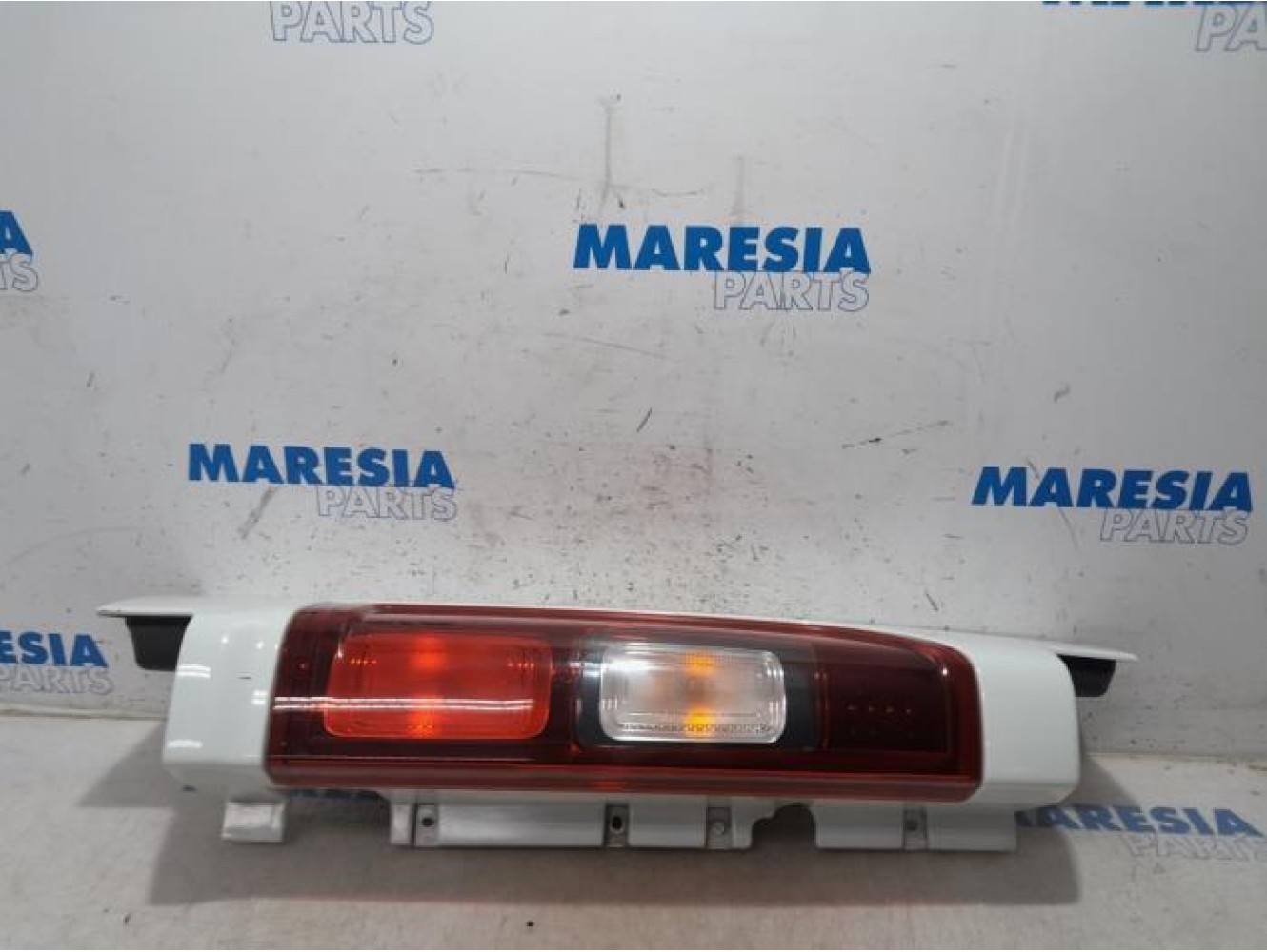 Renault - Trafic - Achterlicht links