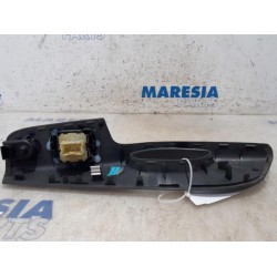 Renault - Trafic - Multi-functional window switch